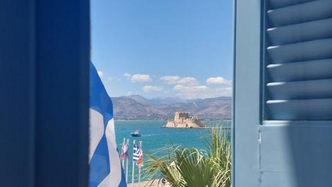 Άποψη από το Μπούρτζι από παράθυρο του Κέντρου.