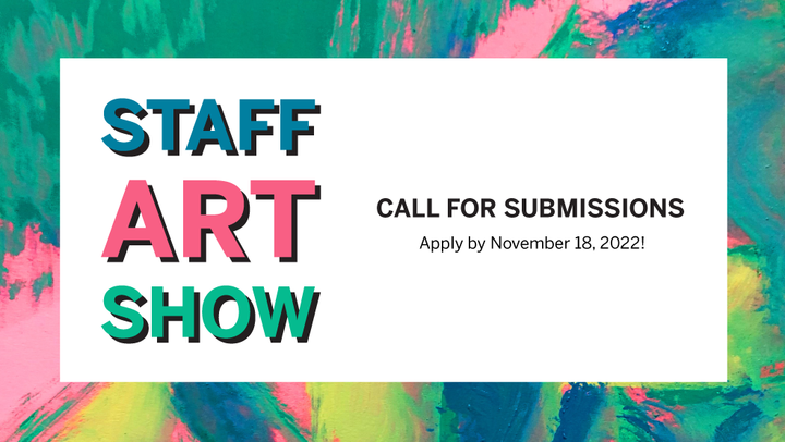 Λογότυπο του Staff Art Show. Κείμενο μπροστά σε πολύχρωμη αφηρημένη ζωγραφιά.